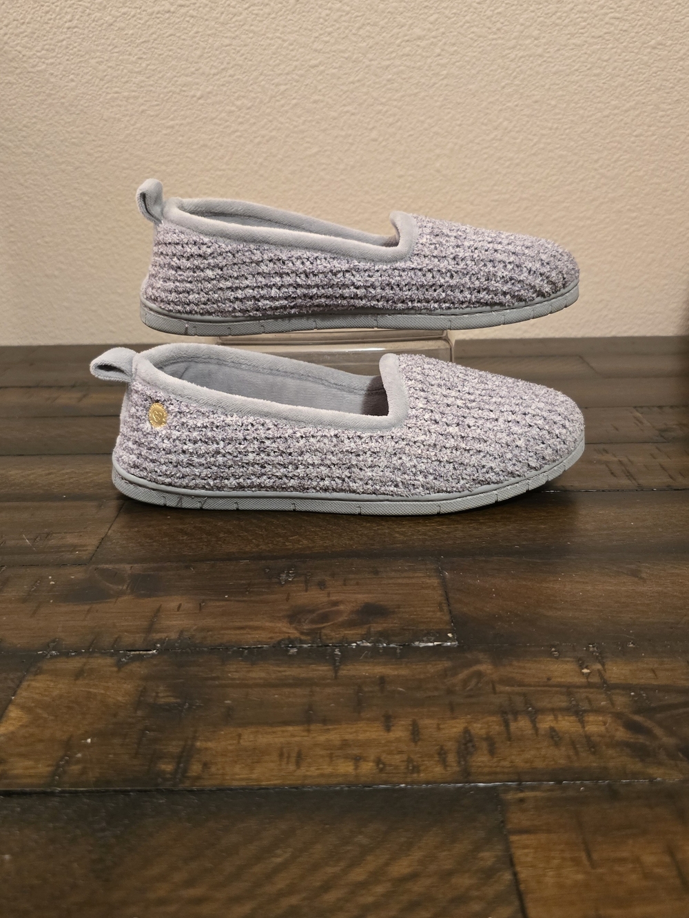 Dearfoams Light Gray Knit Slip-On Slippers Size 6